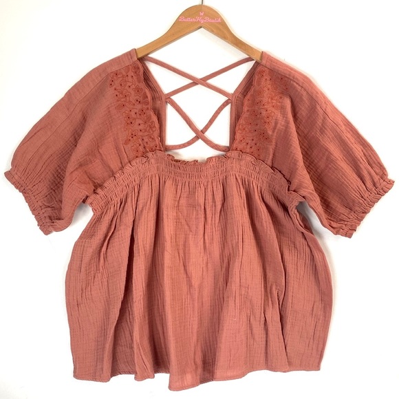 LUQ Dusty Coral shortsleeved eyelet smocked top, Size XL, NWT - Picture 4 of 7